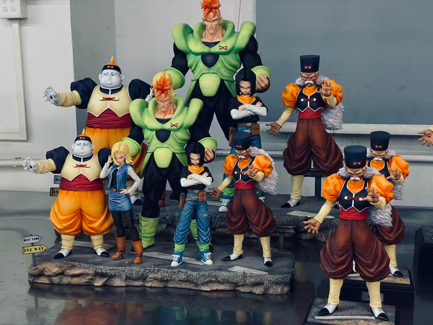 Infinite Studio -- Dragonball Android Set 1/4 scale