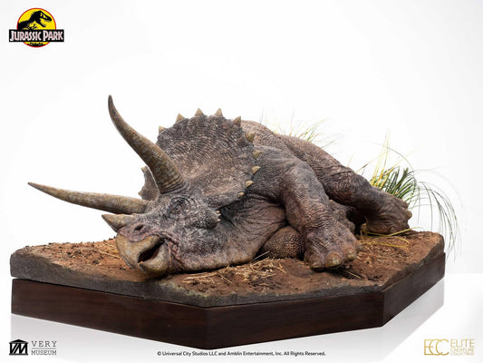 ECC –– Sick Triceratops Maquette 1/8 (Jurassic Park)