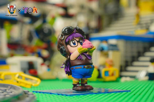 ZOR x TOR-Studio -- Arale Carrying Poo 002